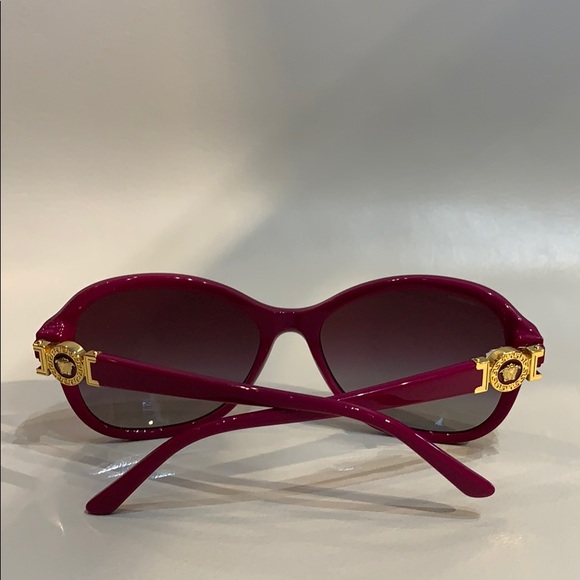 New Women’s Versace Sunglasses - Picture 6 of 7